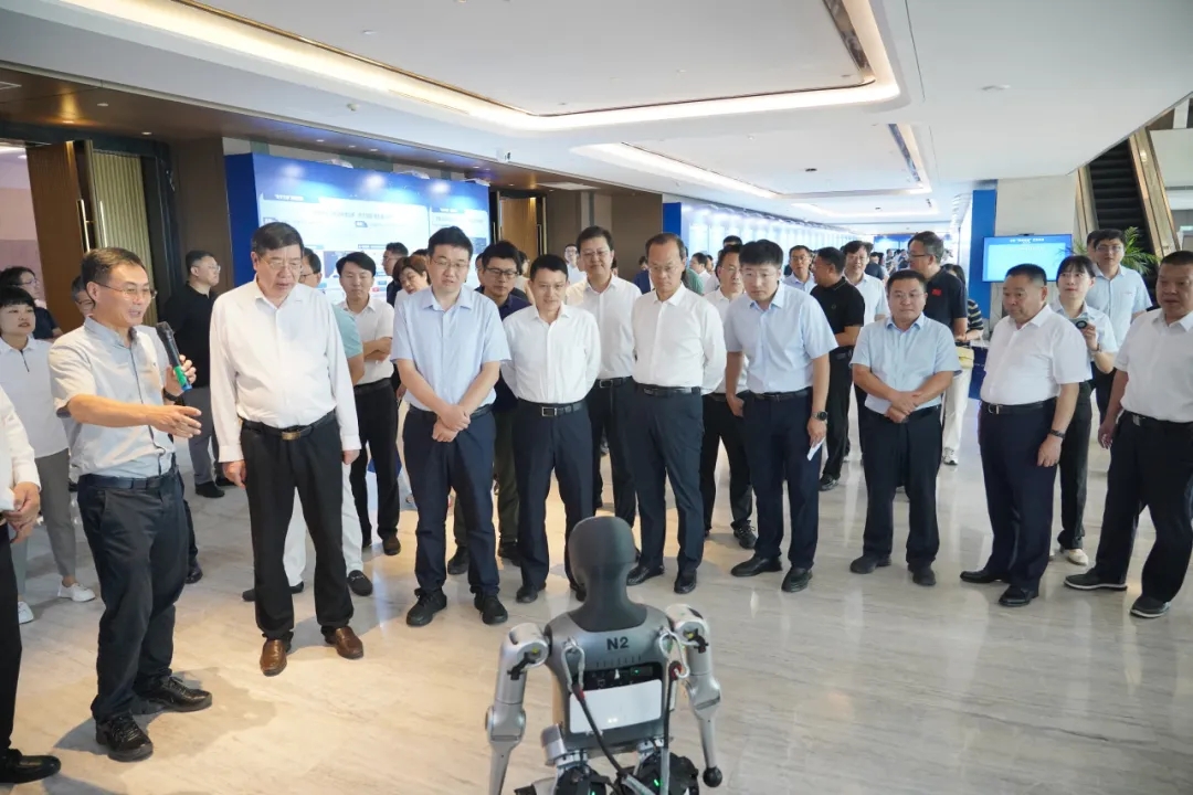文达通股份携“问道机器人”系列产品亮相山东省数字住建交流研讨会